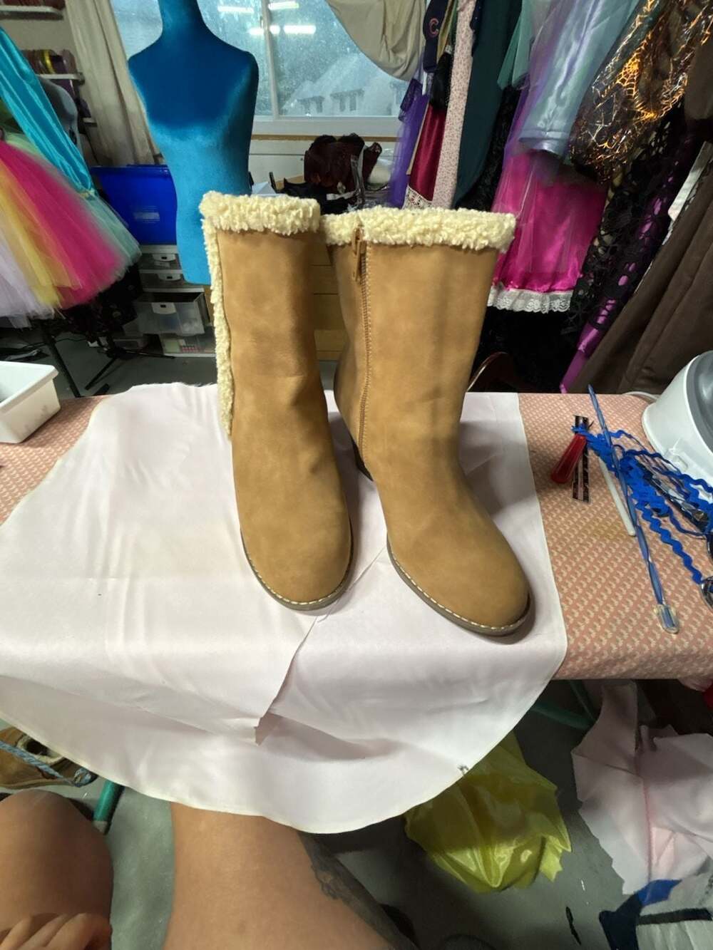 Report Guada Wedge Boots Size 6.5 Tan Faux Fur Trim